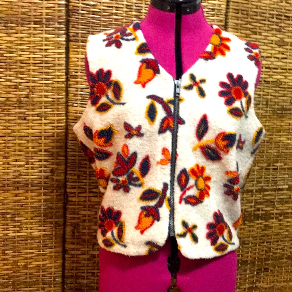GUC Sierra Designs Cream Red orange Sherpa embroidered floral Tapestry vest M